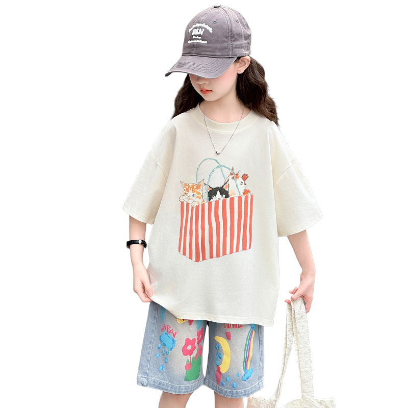 Summer Clothing Drawing - Set superiore e inferiore estivo per